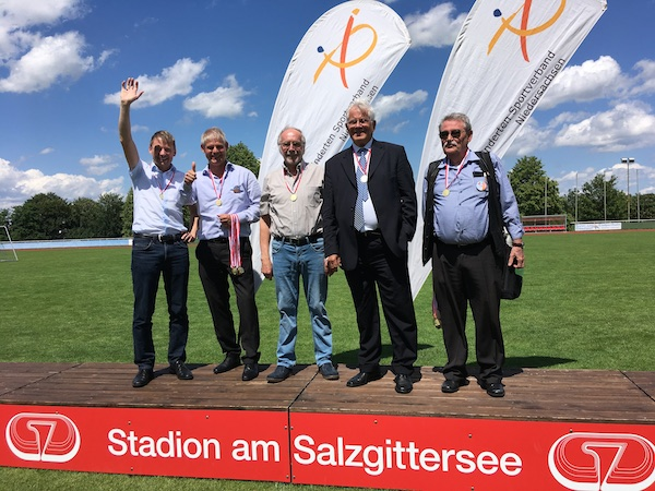 von links nach rechts: Landtagsabgeordneter Stefan Klein, Oberbürgermeister Frank Klingebiel, Karl-Heinz Mull Vizepräsident im Behinderten-Sportverband Niedersachsen (BSN), Vorsitzender der Braunschweiger Stiftung.Gerhard Glogowski, Leiter der BSK-LV-Niedersachsen Hans-Werner Eisfeld 