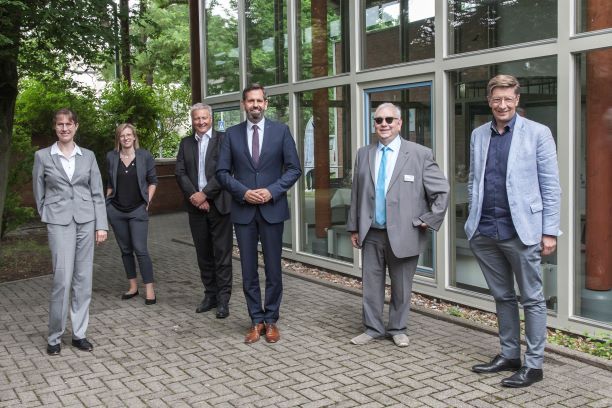 Die Beiratsmitglieder: v. li. Sandra Stein, Sarah Leuniger, Dirk Swinke, Olaf Lies, Hans-Werner Lange, Matthias Herter (Fotoquelle: Hoffmann/BVN)