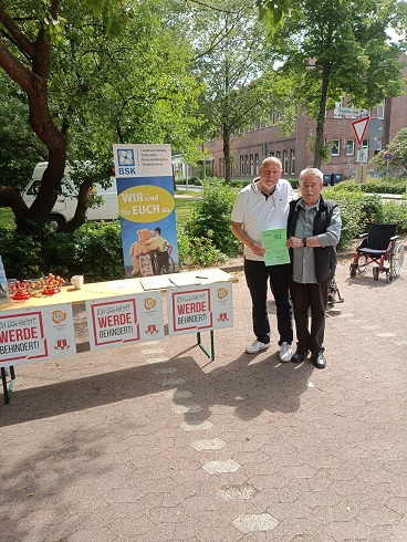 Peter Fiebiger und H.W. Eisfeld am Infostand des BSK (Quelle: GSN e.V.)