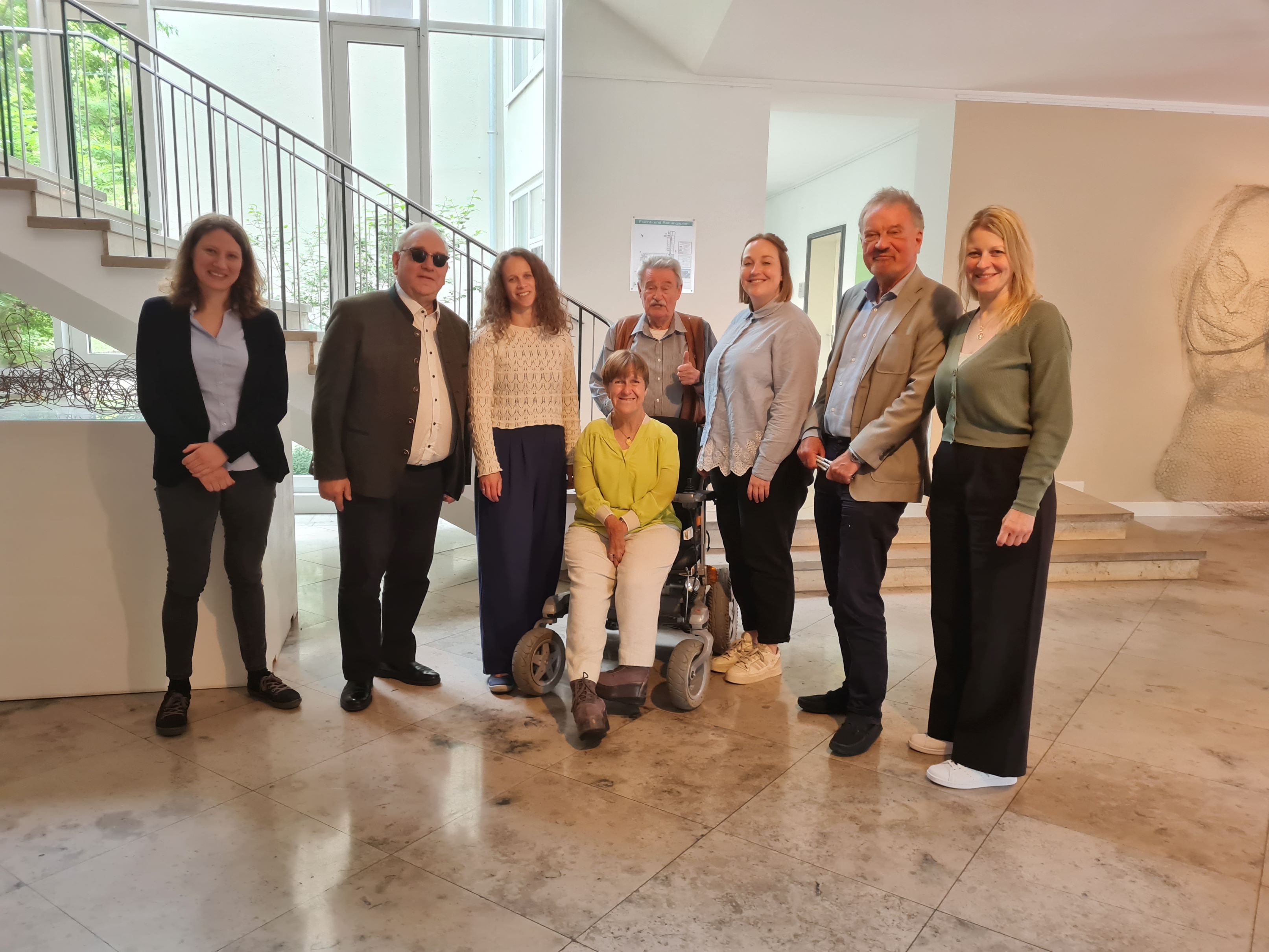 Annetraud Grote (Landesbeauftragte für Menschen mit Behinderungen Nds.) mit Pauline Kleier (Geschäftsstellenleitung Forum Artikel 30), Hans-Werner Lange (BVN), Sabine Schmitz (Special Olympics), Hans-Werner Eisfeld (BSK Nds.), Victoria Schwertmann (Paritätischer Nds.), Karl Finke (BSN) und Dagmar Mavaddat (GSN)