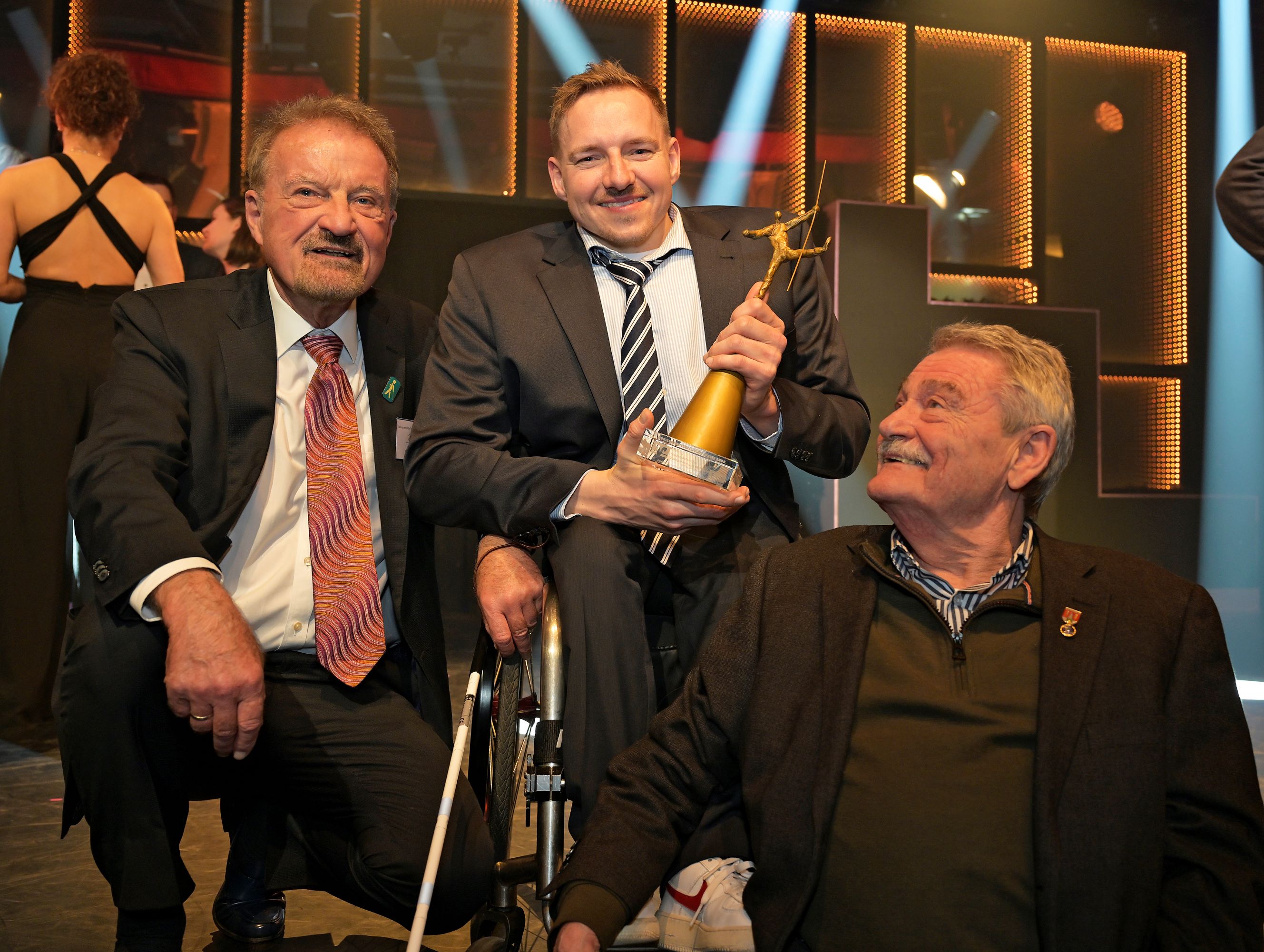 Hans-Werner Eisfeld mit Sieger Jan Haller und Karl Finke (Präsident BSN)